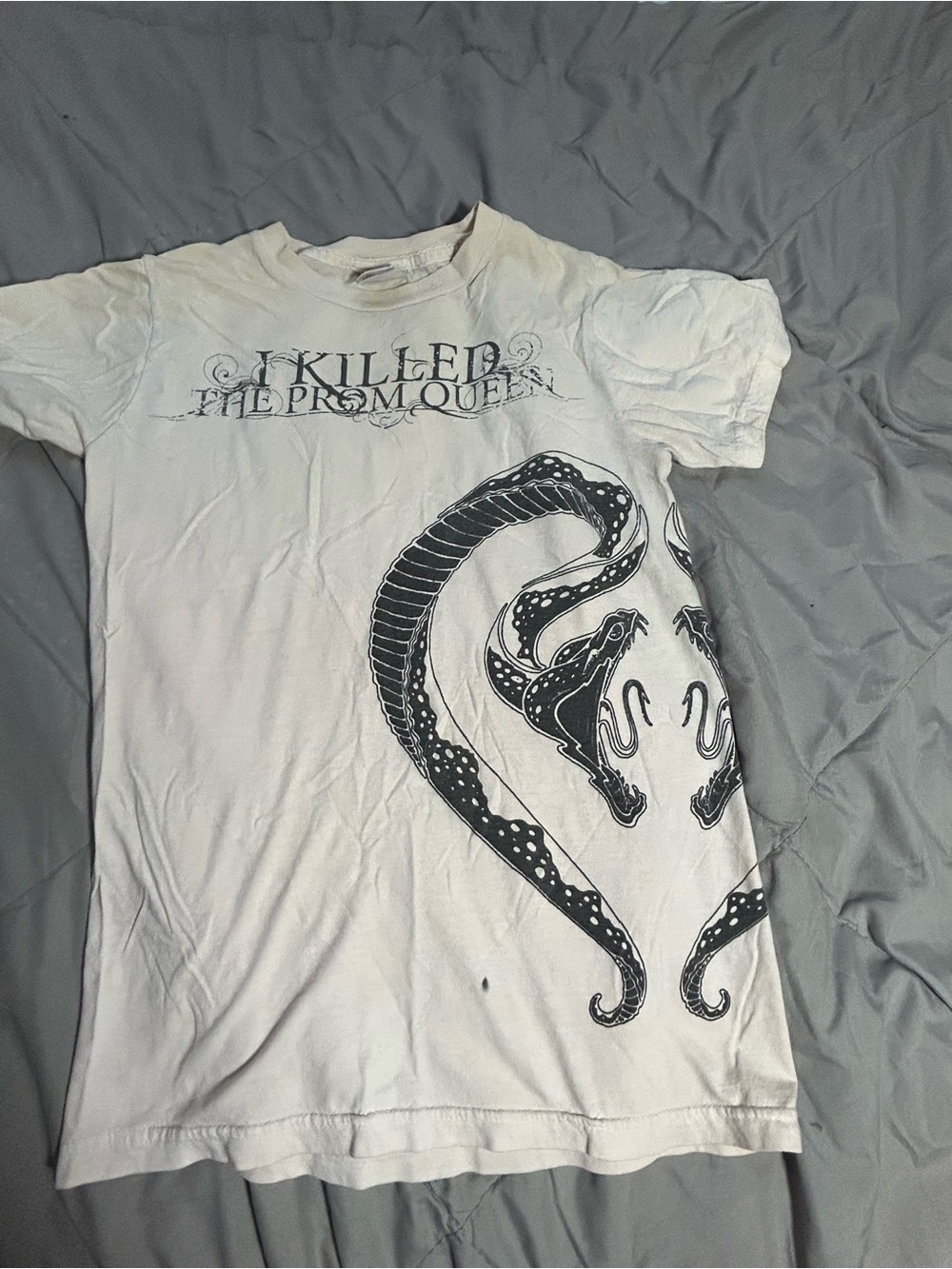 💚3/$25 Vintage White Graphic I Killed the Prom Queen band youth L (14-16)